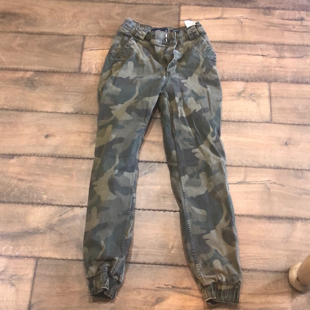 Hollister cute camo tapered ankle joggers